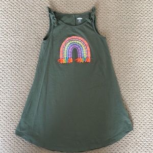 Cute Old Navy dress in size 6-7.